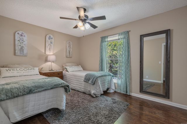 12 Segovia Dr, Hot Springs Village, AR 71909