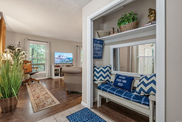 12 Segovia Dr, Hot Springs Village, AR 71909