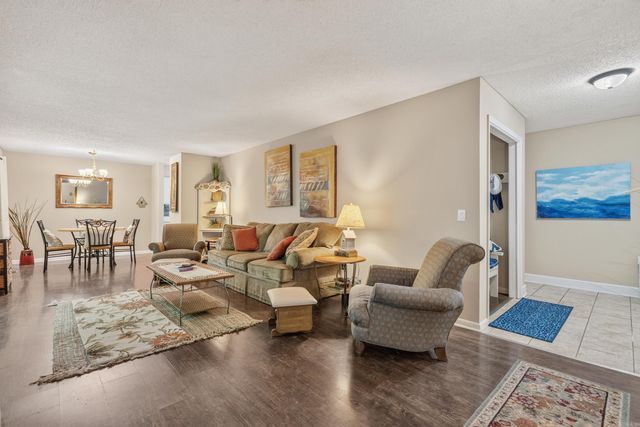 12 Segovia Dr, Hot Springs Village, AR 71909