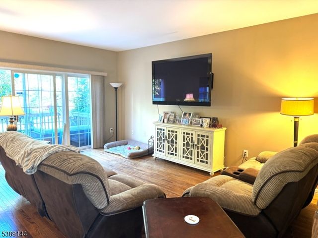 28 Langdale Rd, Wayne Twp., NJ 07470