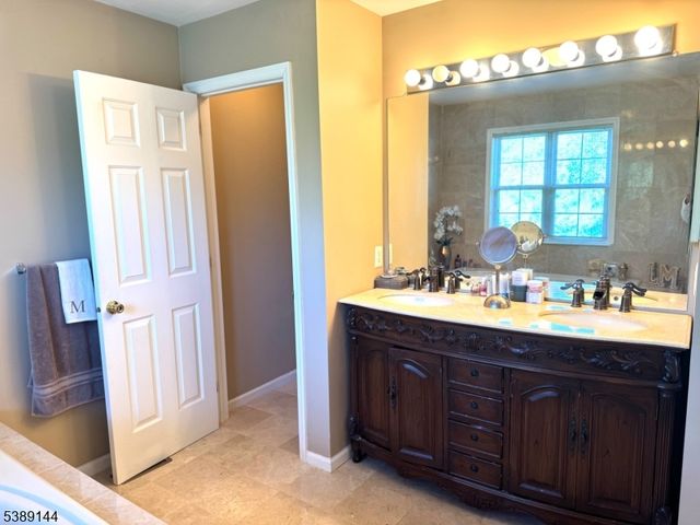 28 Langdale Rd, Wayne Twp., NJ 07470