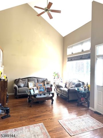 28 Langdale Rd, Wayne Twp., NJ 07470