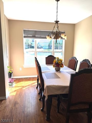 28 Langdale Rd, Wayne Twp., NJ 07470