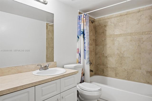 183 Lakeview Dr 102, Weston, FL 33326