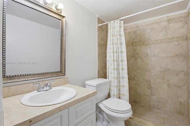 183 Lakeview Dr 102, Weston, FL 33326