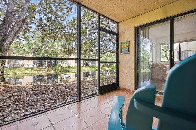 183 Lakeview Dr 102, Weston, FL 33326