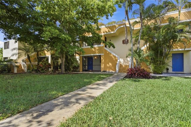 183 Lakeview Dr 102, Weston, FL 33326