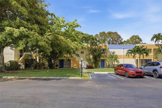183 Lakeview Dr 102, Weston, FL 33326