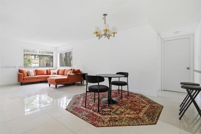 183 Lakeview Dr 102, Weston, FL 33326