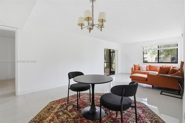 183 Lakeview Dr 102, Weston, FL 33326