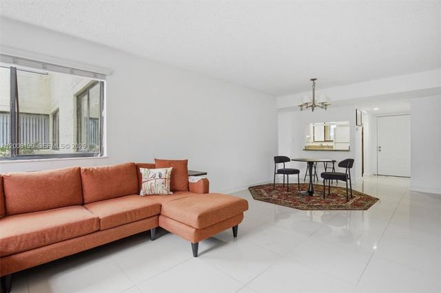 183 Lakeview Dr 102, Weston, FL 33326