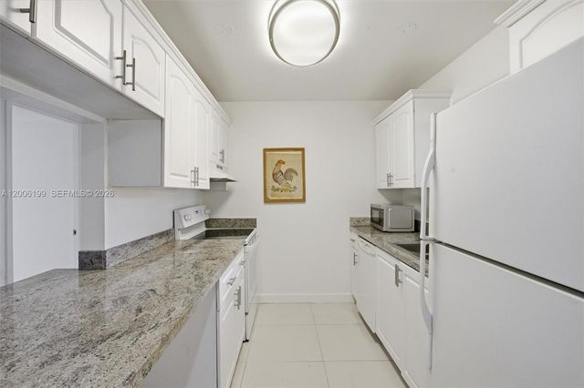 183 Lakeview Dr 102, Weston, FL 33326