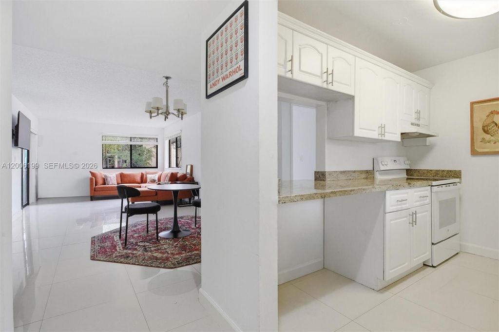 183 Lakeview Dr 102, Weston, FL 33326