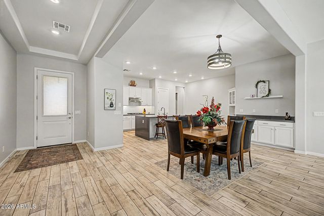 17253 W ECHO Lane, Waddell, AZ 85355