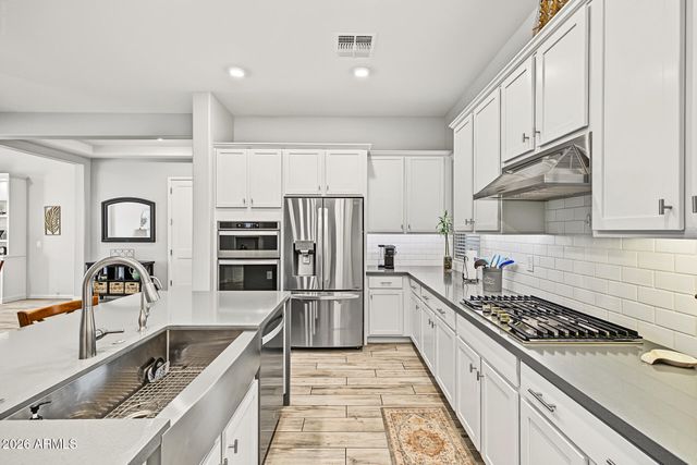 17253 W ECHO Lane, Waddell, AZ 85355
