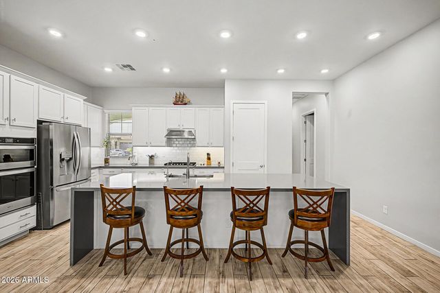 17253 W ECHO Lane, Waddell, AZ 85355
