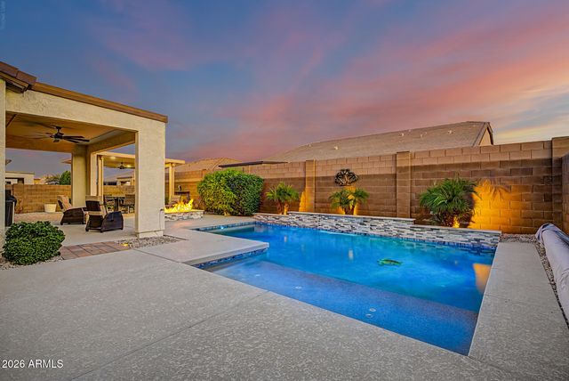 17253 W ECHO Lane, Waddell, AZ 85355