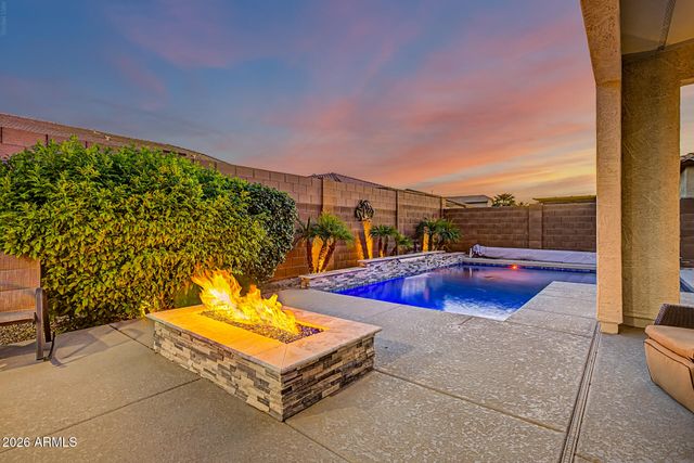 17253 W ECHO Lane, Waddell, AZ 85355
