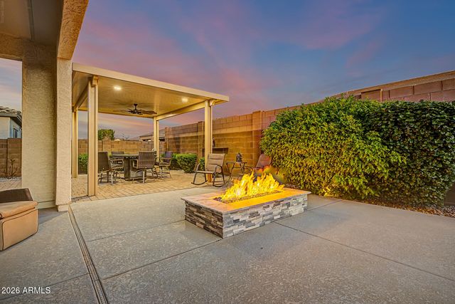 17253 W ECHO Lane, Waddell, AZ 85355