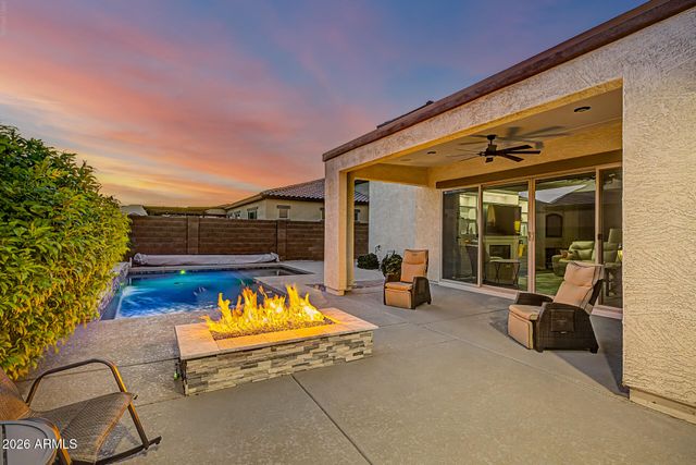 17253 W ECHO Lane, Waddell, AZ 85355