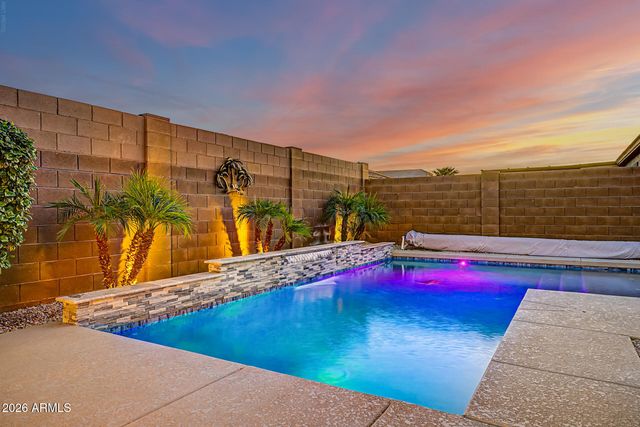 17253 W ECHO Lane, Waddell, AZ 85355