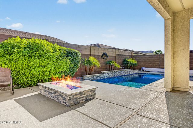 17253 W ECHO Lane, Waddell, AZ 85355