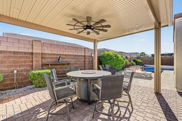 17253 W ECHO Lane, Waddell, AZ 85355