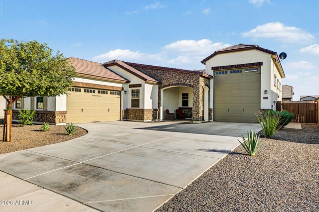 17253 W ECHO Lane, Waddell, AZ 85355