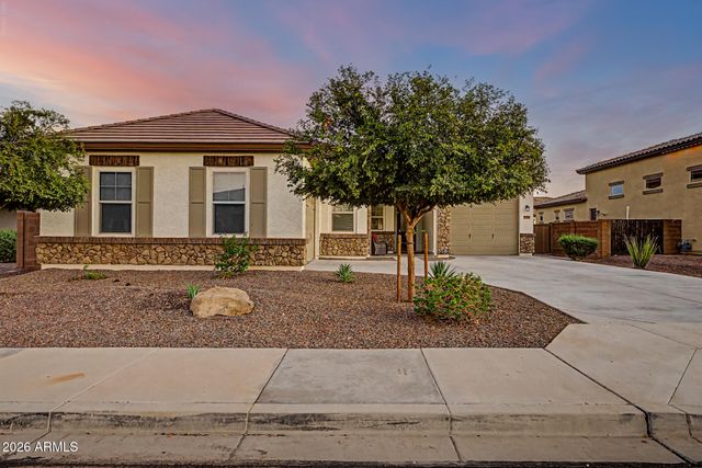 17253 W ECHO Lane, Waddell, AZ 85355