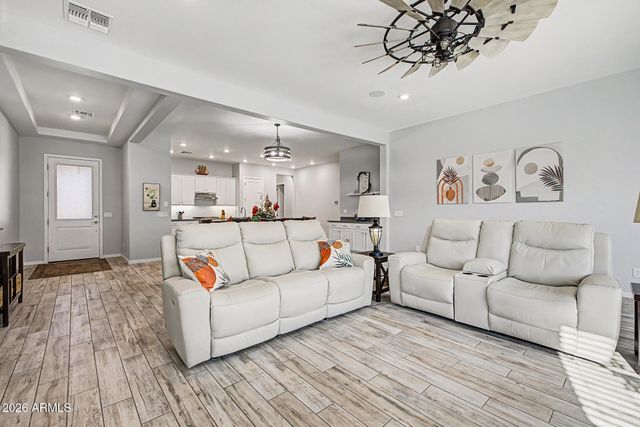 17253 W ECHO Lane, Waddell, AZ 85355