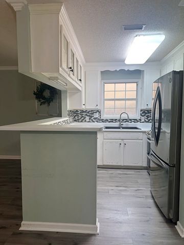 106 Candle Brook Drive, Dothan, AL 36303