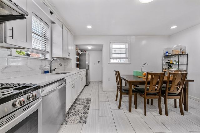 11 Murphy Ct, Newton, MA 02458