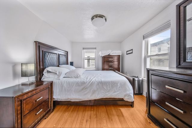 11 Murphy Ct, Newton, MA 02458