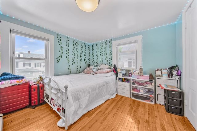 11 Murphy Ct, Newton, MA 02458