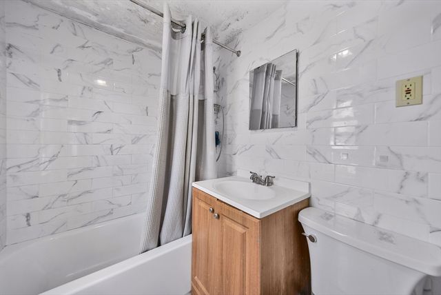 11 Murphy Ct, Newton, MA 02458