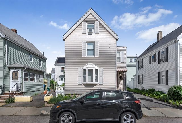 11 Murphy Ct, Newton, MA 02458