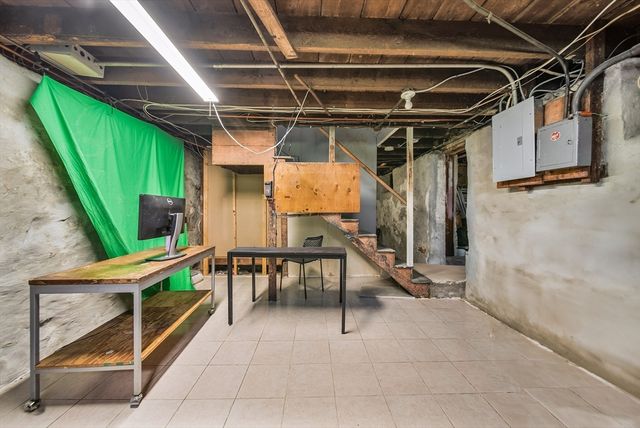 11 Murphy Ct, Newton, MA 02458