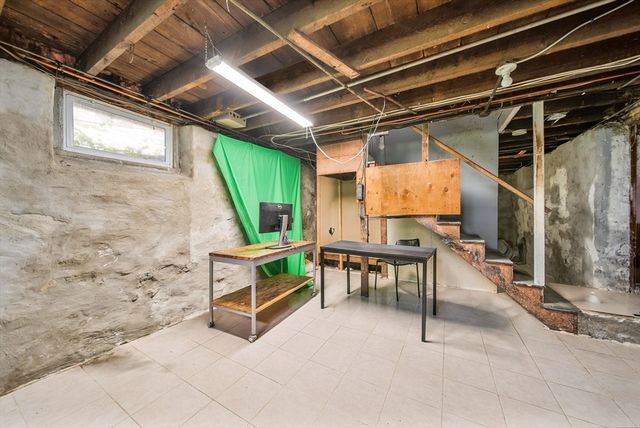 11 Murphy Ct, Newton, MA 02458