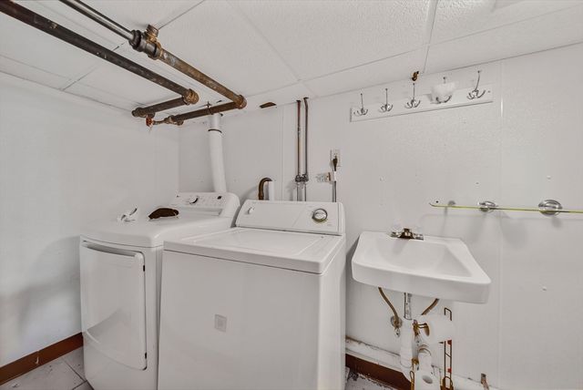 11 Murphy Ct, Newton, MA 02458