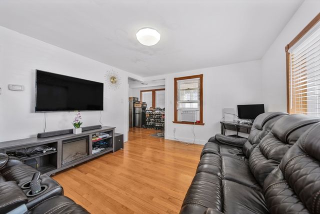 11 Murphy Ct, Newton, MA 02458