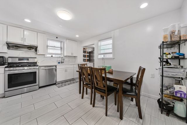 11 Murphy Ct, Newton, MA 02458