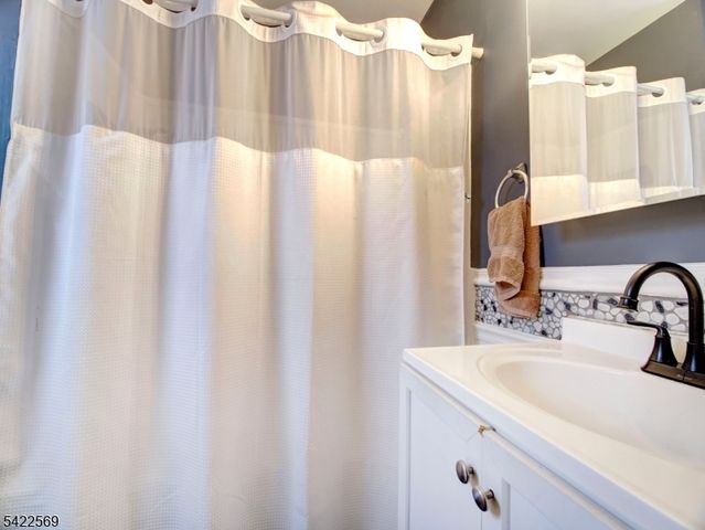 310 Boulevard Dr, Wayne Twp., NJ 07470