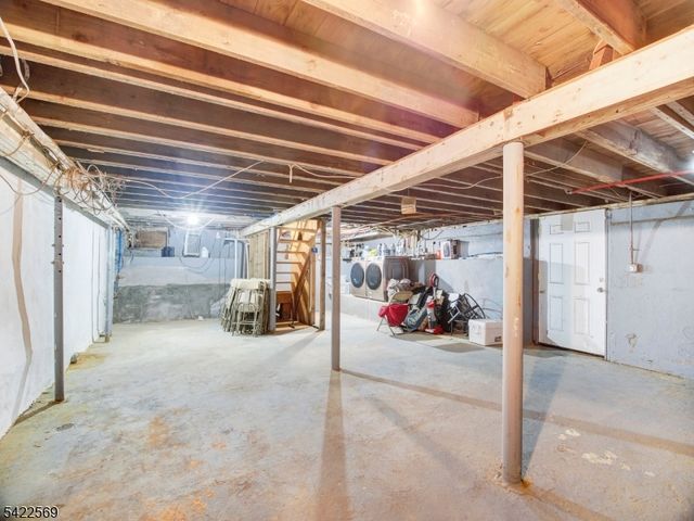 310 Boulevard Dr, Wayne Twp., NJ 07470