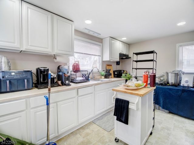 310 Boulevard Dr, Wayne Twp., NJ 07470