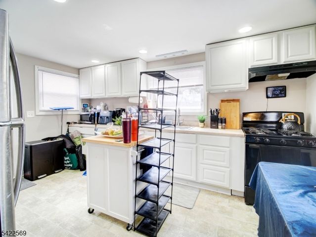 310 Boulevard Dr, Wayne Twp., NJ 07470
