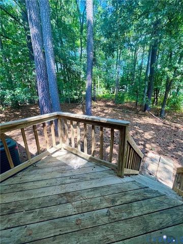 7032 Claybird Ln, Mechanicsville, VA 23111