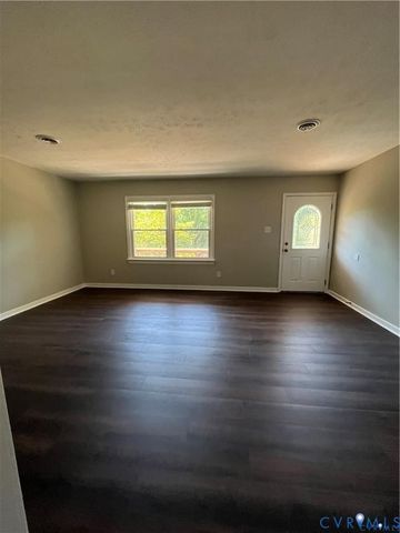 7032 Claybird Ln, Mechanicsville, VA 23111