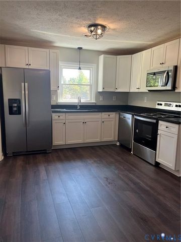 7032 Claybird Ln, Mechanicsville, VA 23111