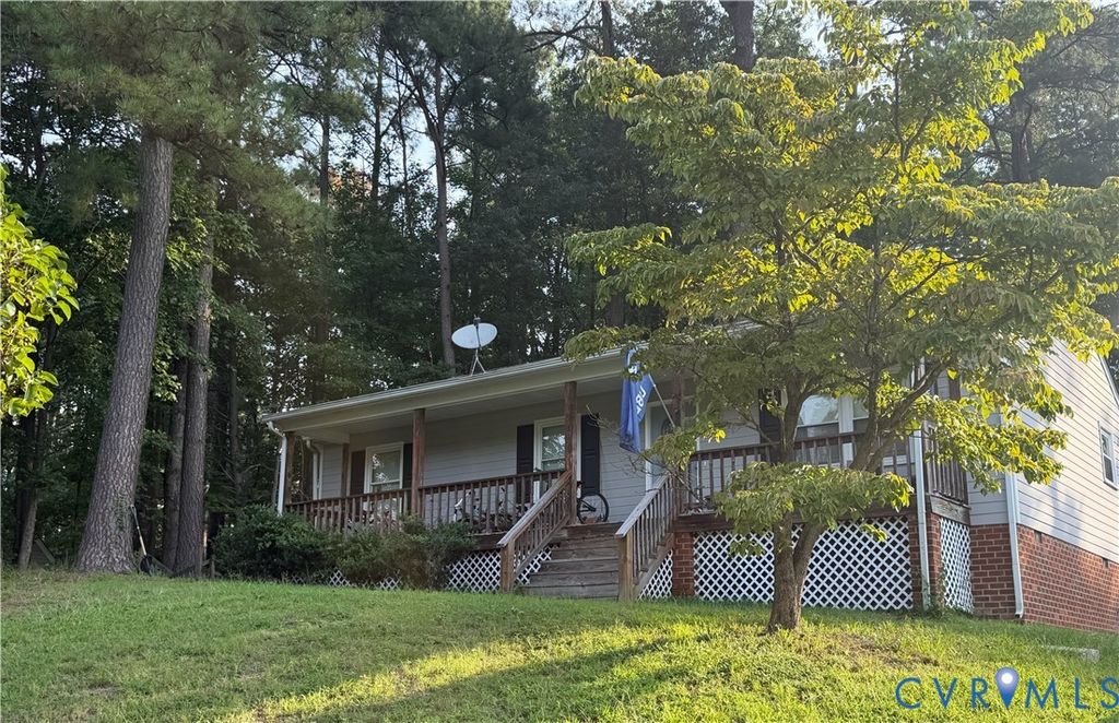 7032 Claybird Ln, Mechanicsville, VA 23111