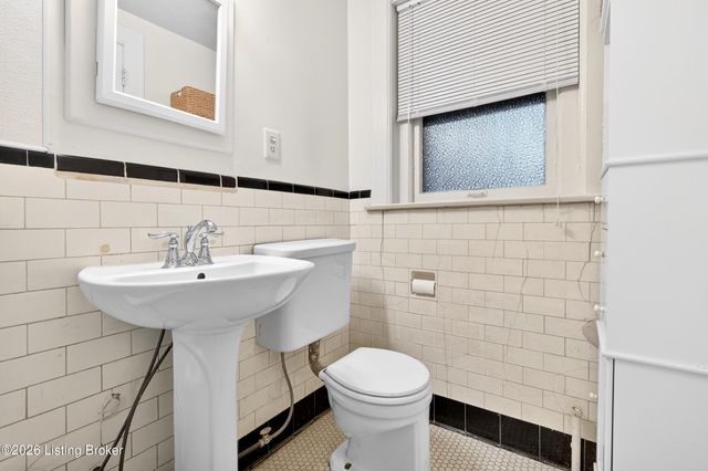 1300 Everett Ave APT 3, Louisville, KY 40204